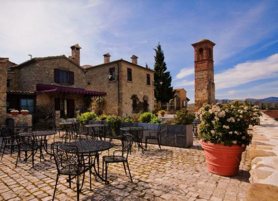 Castello Di Albereto Ξενοδοχείο Trarivi Εξωτερικό φωτογραφία
